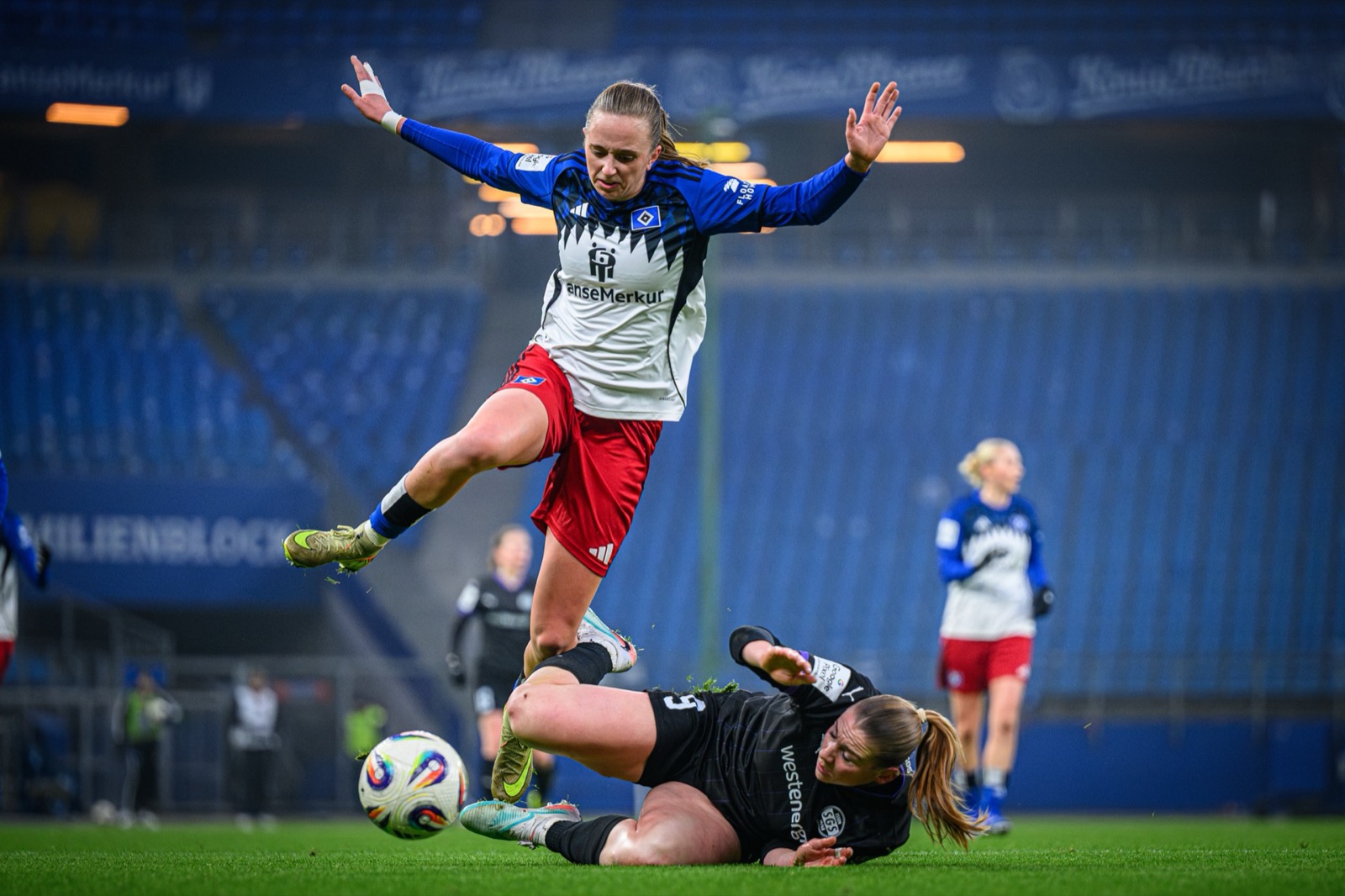 Sport-Fotografie: Fußball - Hamburger SV - SGS Essen