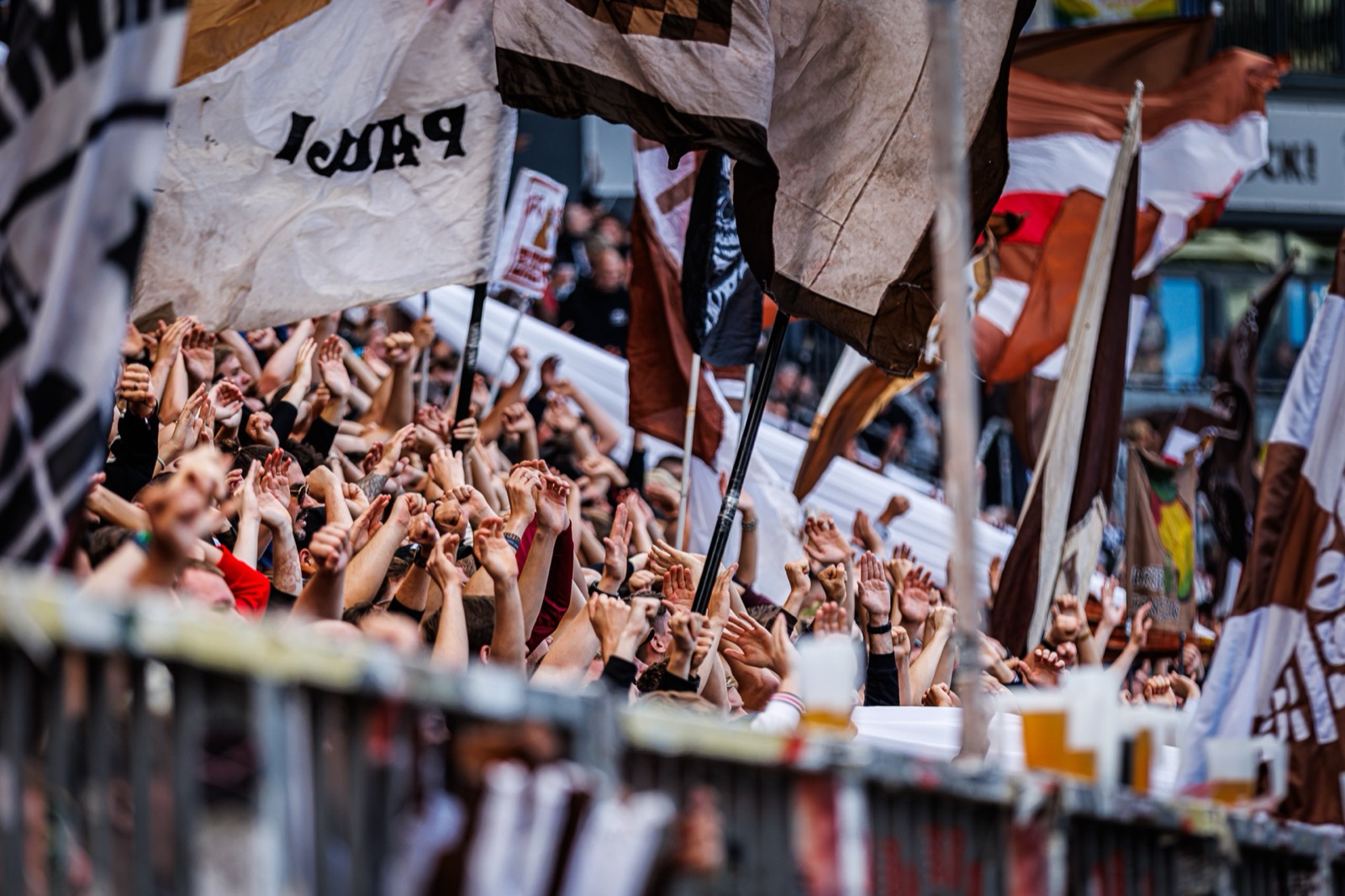 Sport-Fotografie: Fußball - FC St. Pauli - Borussia Dortmund